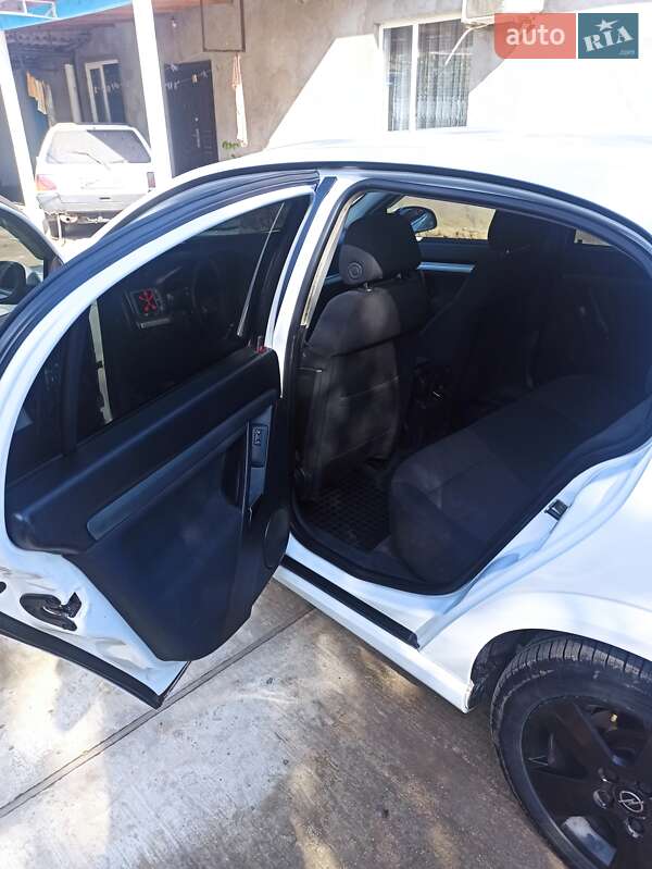 Седан Opel Vectra 2007 в Кілії