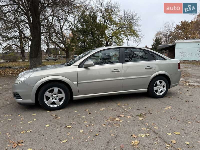 Лифтбек Opel Vectra 2006 в Лебедине