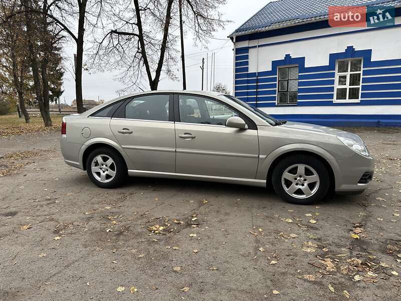 Лифтбек Opel Vectra 2006 в Лебедине