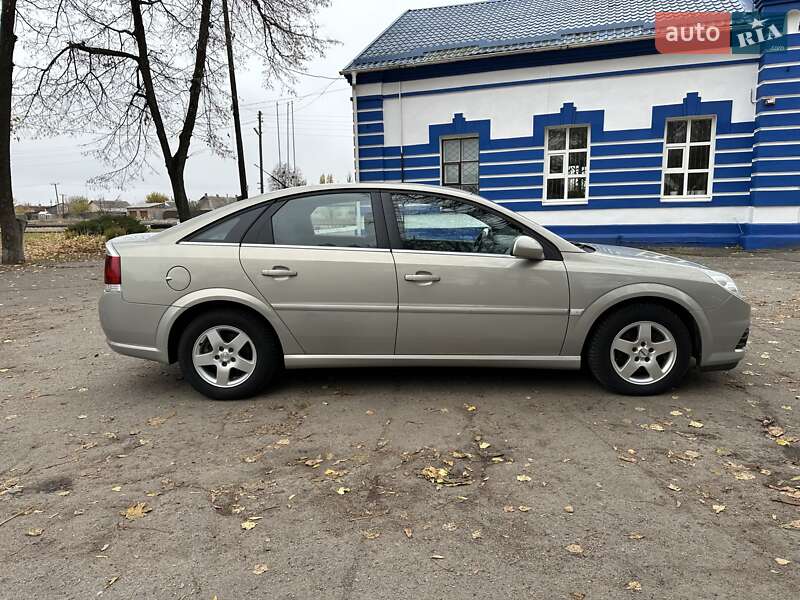 Лифтбек Opel Vectra 2006 в Лебедине