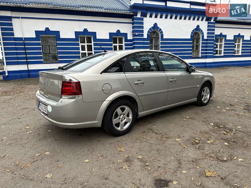 Лифтбек Opel Vectra 2006 в Лебедине