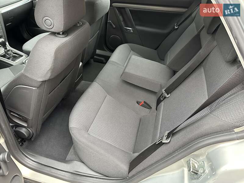 Лифтбек Opel Vectra 2006 в Лебедине