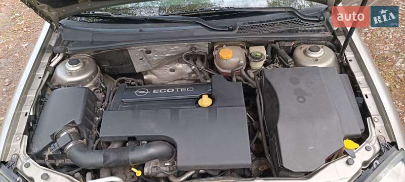 Лифтбек Opel Vectra 2004 в Киеве