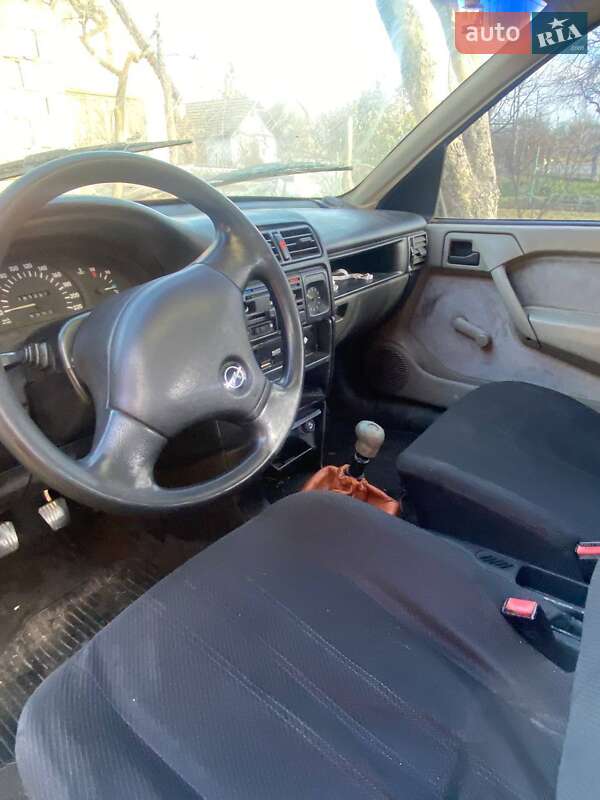 Седан Opel Vectra 1990 в Львові