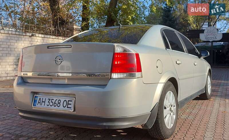 Седан Opel Vectra 2005 в Днепре