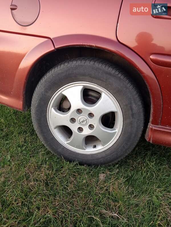 Седан Opel Vectra 1998 в Ровно