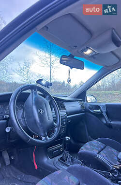 Лифтбек Opel Vectra 1999 в 