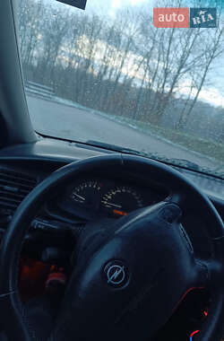 Лифтбек Opel Vectra 1999 в 