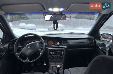 Седан Opel Vectra 1998 в Львові