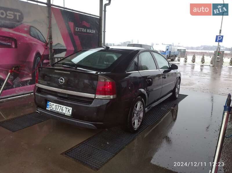 Седан Opel Vectra 2004 в Мостиській