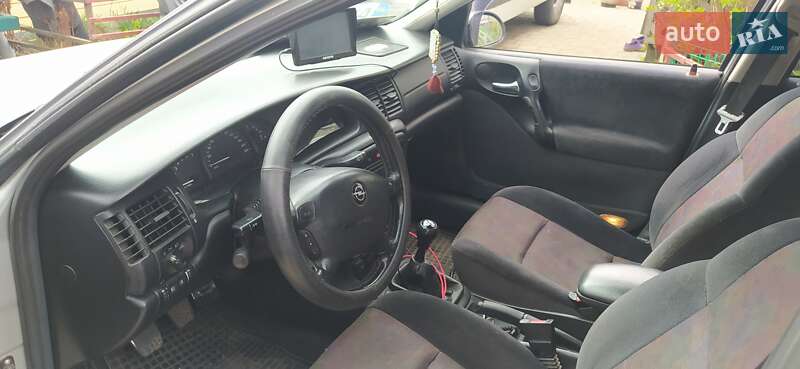 Седан Opel Vectra 2000 в Емильчине