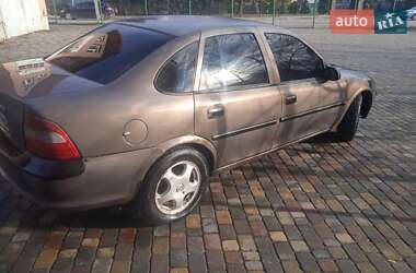 Седан Opel Vectra 1998 в Новояворовске