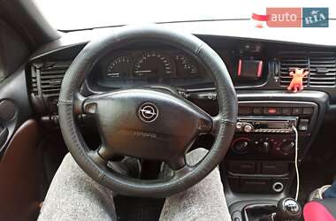 Седан Opel Vectra 1997 в Городенці