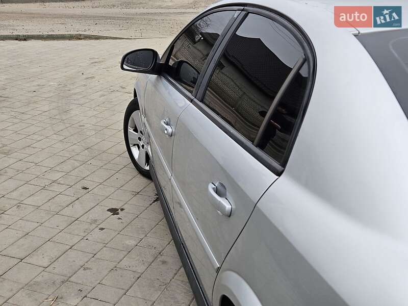 Седан Opel Vectra 2003 в Острозі
