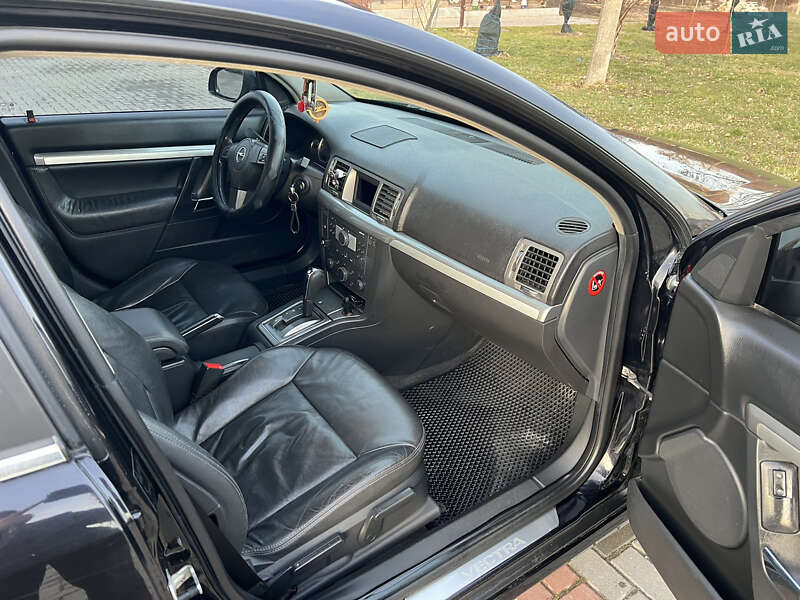 Седан Opel Vectra 2008 в Золочеві