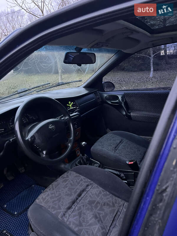 Лифтбек Opel Vectra 1996 в Львове