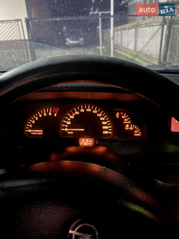 Седан Opel Vectra 1998 в Івано-Франківську