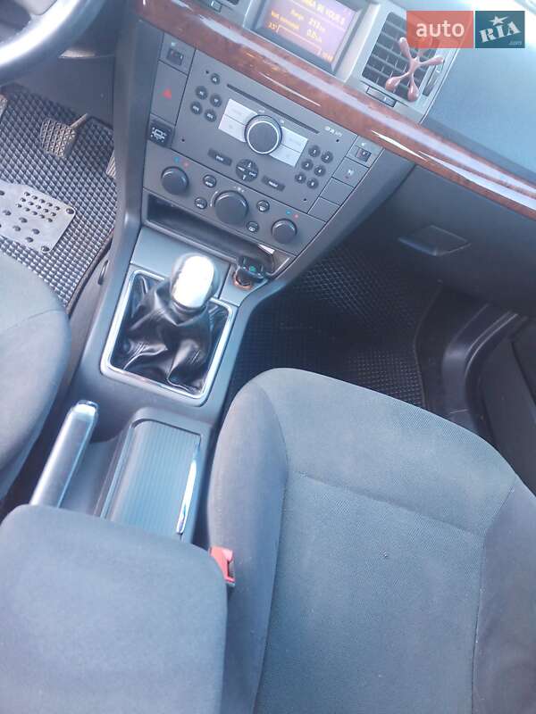 Седан Opel Vectra 2005 в Малине