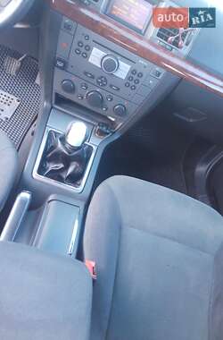 Седан Opel Vectra 2005 в 