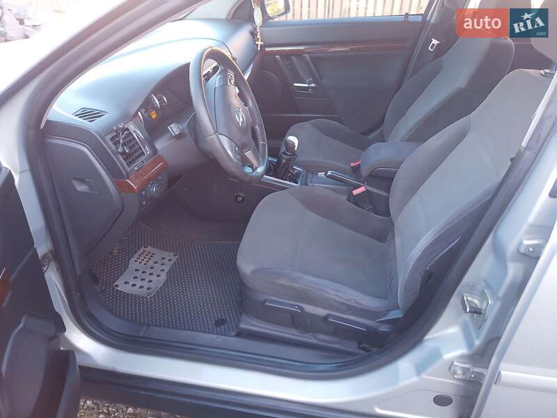 Седан Opel Vectra 2005 в Малине