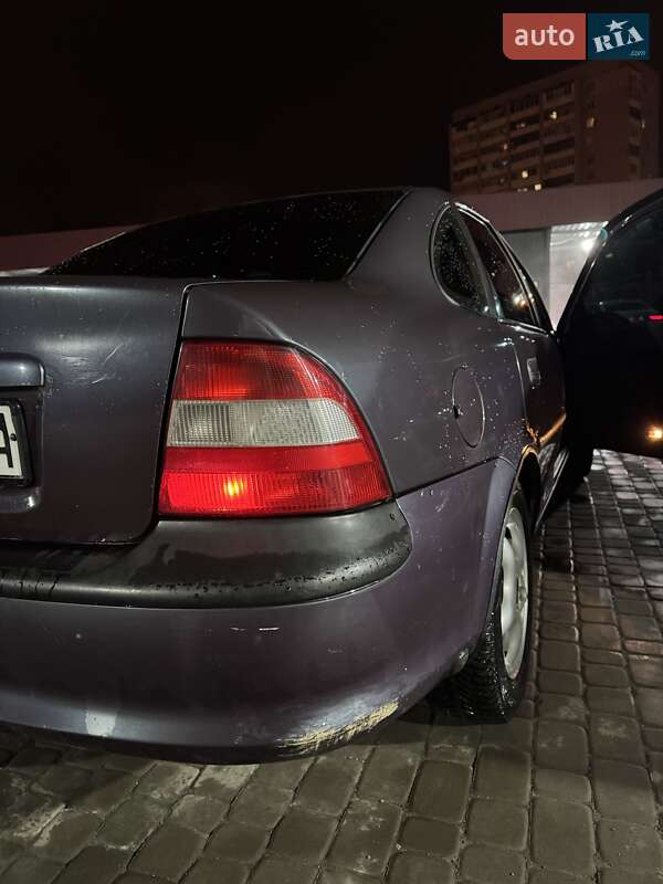 Седан Opel Vectra 1998 в Харькове