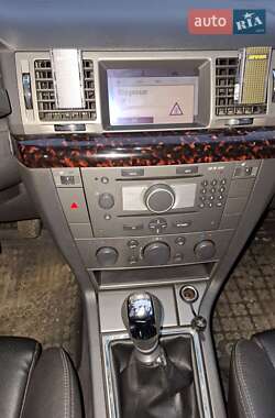 Универсал Opel Vectra 2005 в 