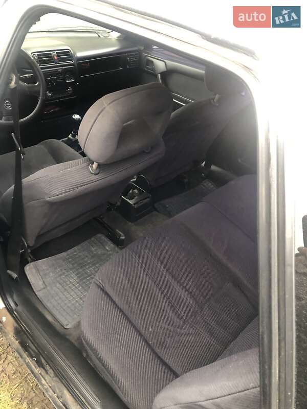 Седан Opel Vectra 1992 в Кременце