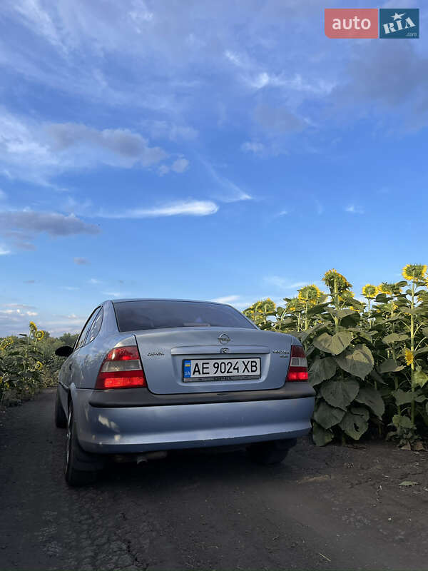 Седан Opel Vectra 1997 в Славянске