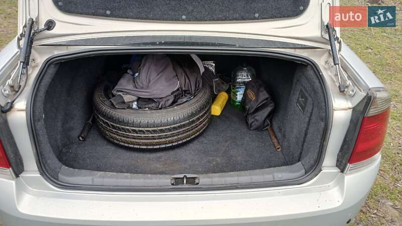 Седан Opel Vectra 2008 в Лохвице