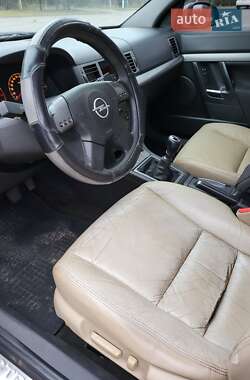 Седан Opel Vectra 2004 в Горішніх Плавнях