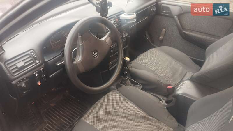 Лифтбек Opel Vectra 1991 в Лысянке фото 4 Лифтбек Opel Vectra 1991 в Лысянке