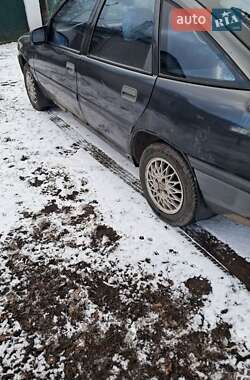 Седан Opel Vectra 1991 в Варві