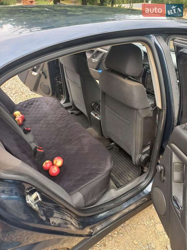 Седан Opel Vectra 2003 в Оратові