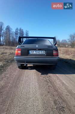 Седан Opel Vectra 1990 в Пулинах