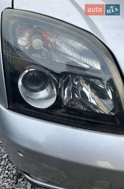Лифтбек Opel Vectra 2004 в 