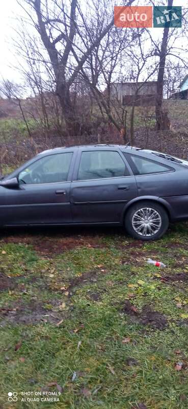 Лифтбек Opel Vectra 1997 в Ямполе