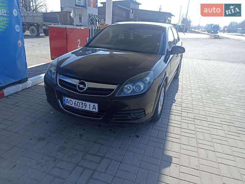 Седан Opel Vectra 2006 в Ужгороде