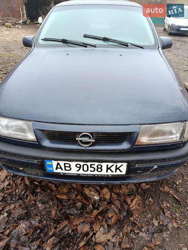 Лифтбек Opel Vectra 1993 в Бершади