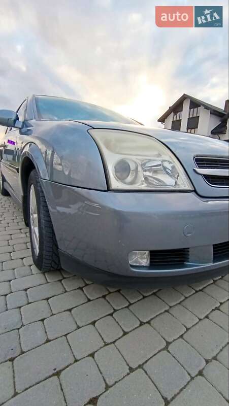 Седан Opel Vectra 2004 в Радехові