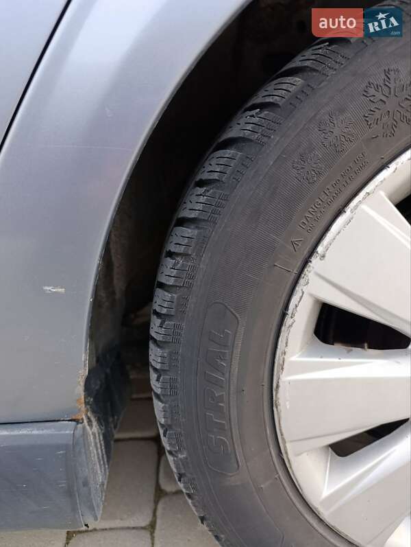 Седан Opel Vectra 2004 в Радехові