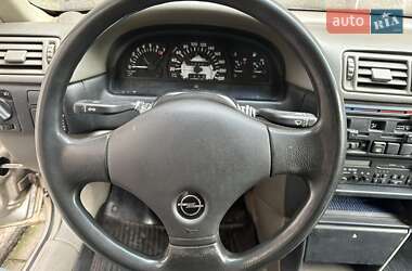 Седан Opel Vectra 1990 в 