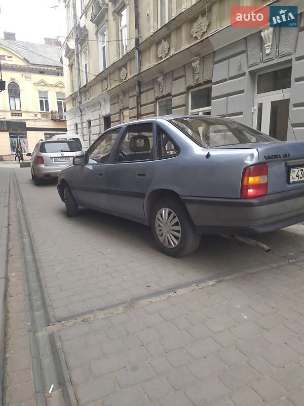 Седан Opel Vectra 1989 в Самборі