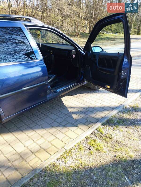 Універсал Opel Vectra 1998 в Жидачові