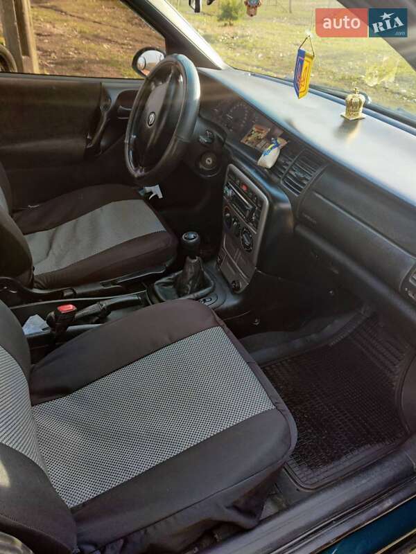 Седан Opel Vectra 1998 в Сумах