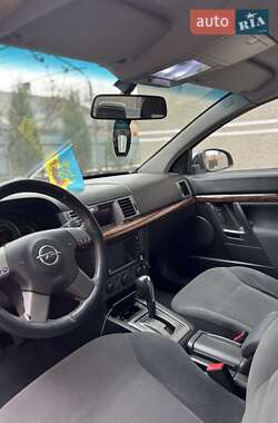 Седан Opel Vectra 2004 в 