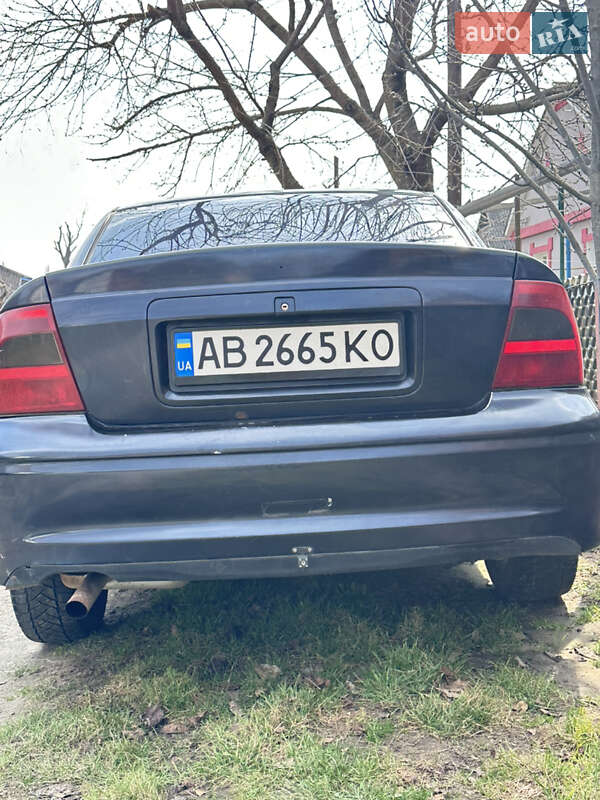 Седан Opel Vectra 1999 в Литине