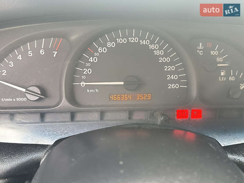 Седан Opel Vectra 1999 в Литине