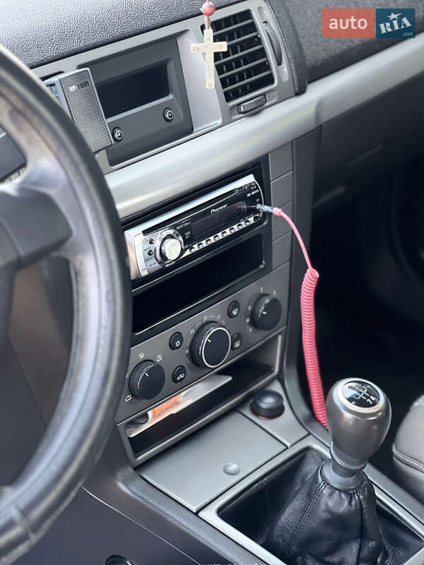 Седан Opel Vectra 2006 в Івано-Франківську