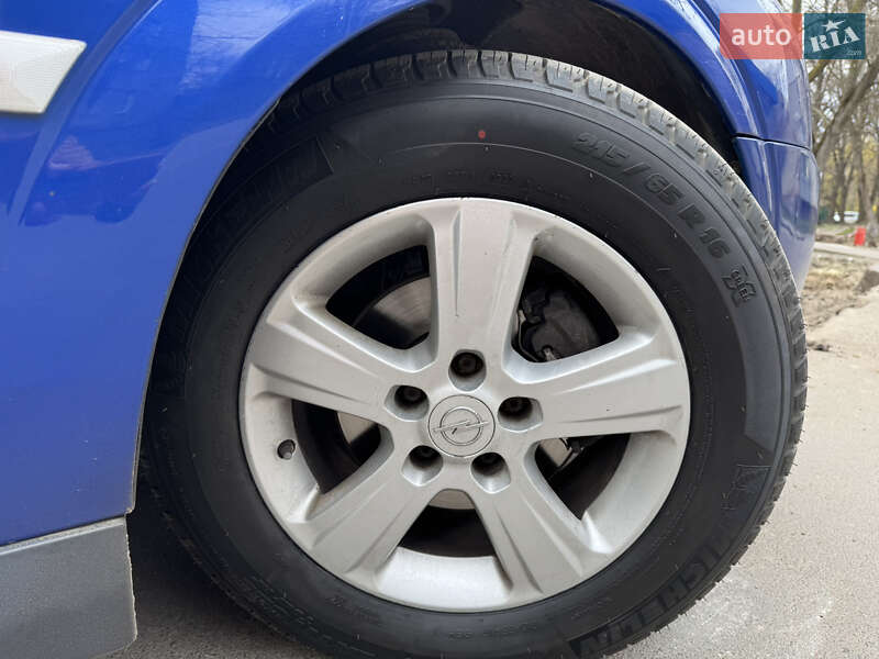 Седан Opel Vectra 2004 в Львові