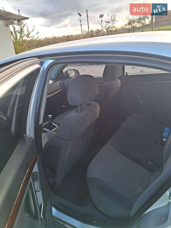Седан Opel Vectra 2005 в Львове